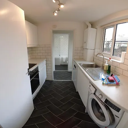 2-bed Terraced - 5 Min Walk To The Walls *