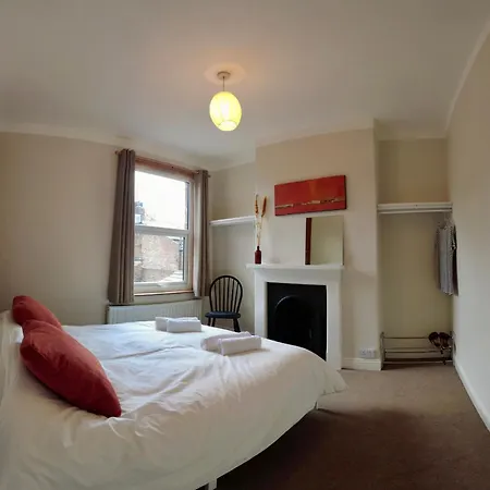 2-bed Terraced - 5 Min Walk To The Walls
