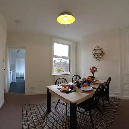 Appartement 2-bed Terraced - 5 Min Walk To The Walls