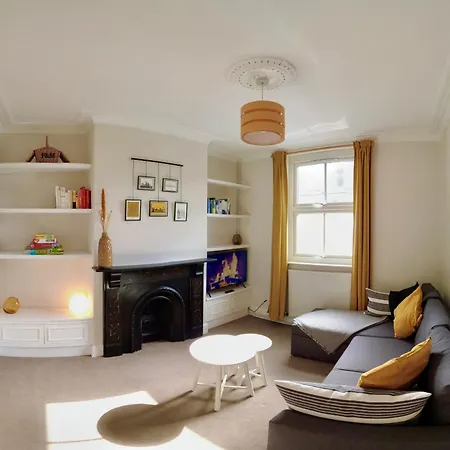 2-bed Terraced - 5 Min Walk To The Walls